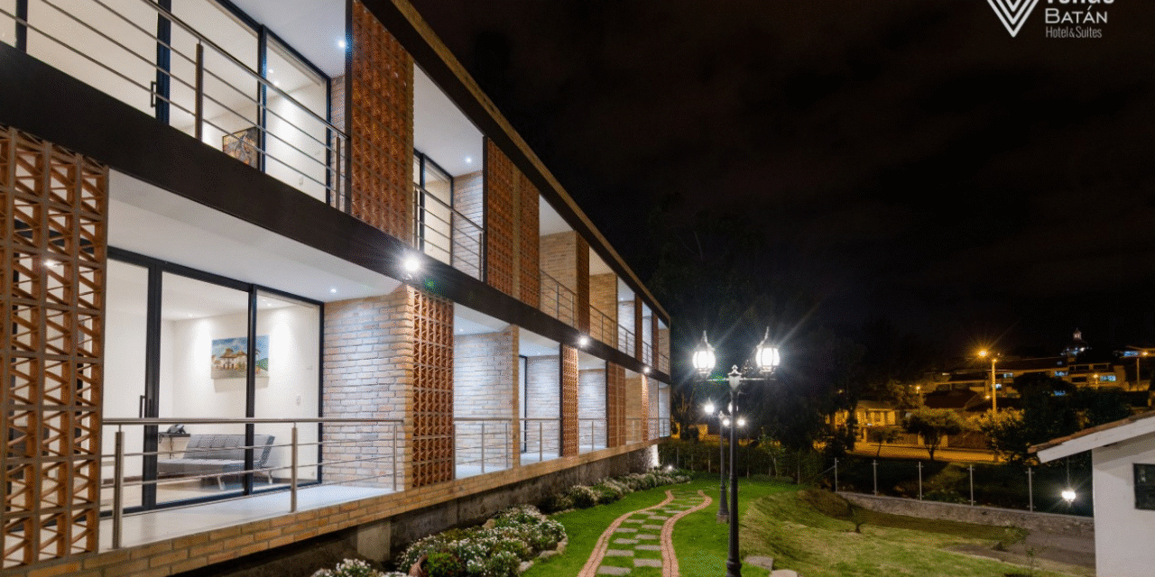 Suite con sala de estar y diseño contemporáneo